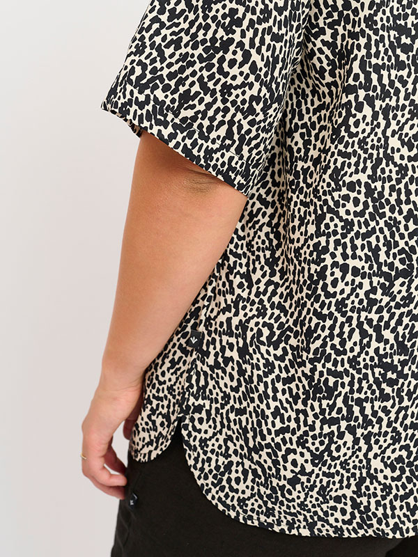 ADVIPSE - Plus Size Bluse fra Adia