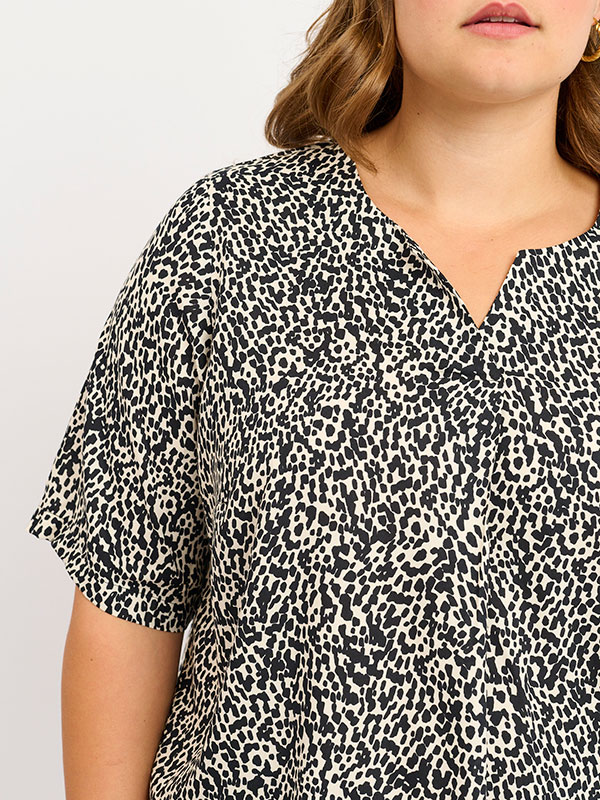 ADVIPSE - Plus Size Bluse fra Adia