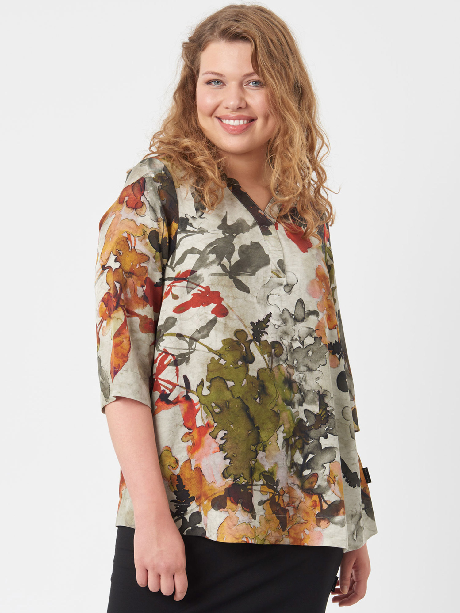 FrancyTea - tencel bluse i flott print fra Pont Neuf