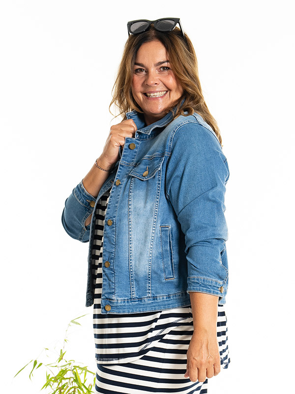 MAYA  - Plus Size Jakke fra Gozzip