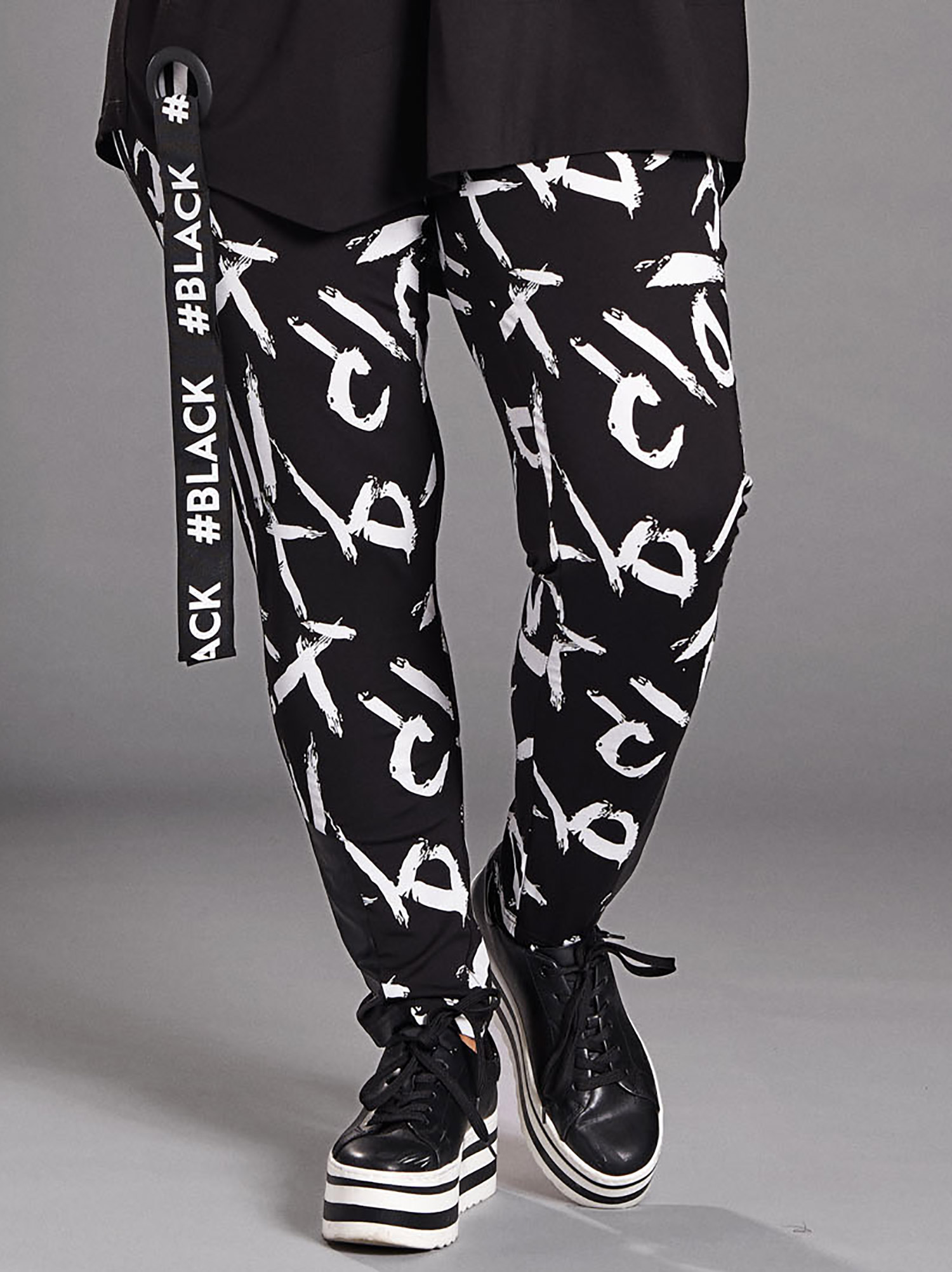 Mira - Sorte leggings med hvitt print fra Gozzip Black