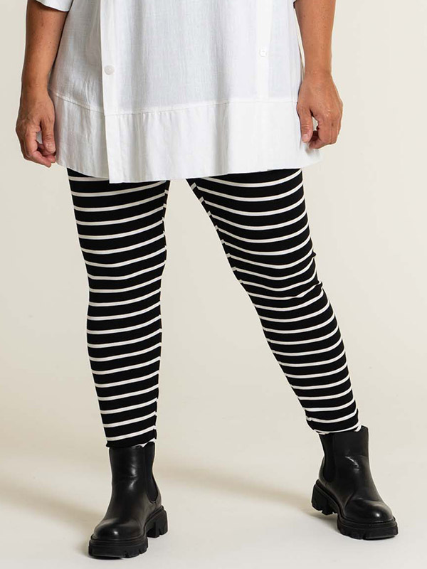 ELLEN - Svarte viskose leggings med hvite striper fra Gozzip