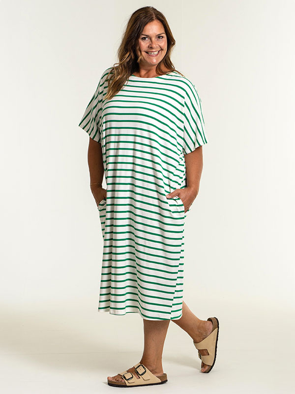 PIL - Plus Size Kjole fra Gozzip