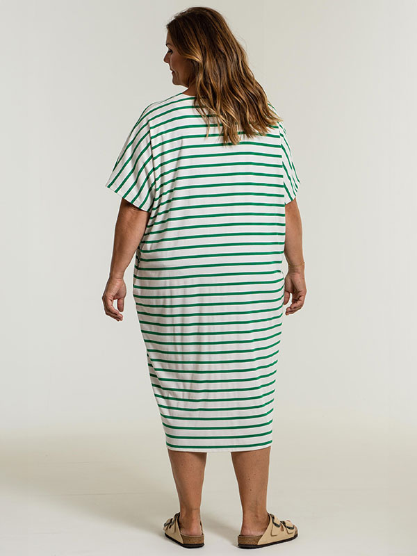 PIL - Plus Size Kjole fra Gozzip