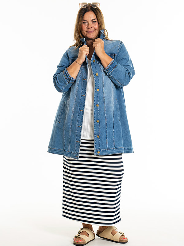 AMELA - Plus Size Jakke fra Gozzip