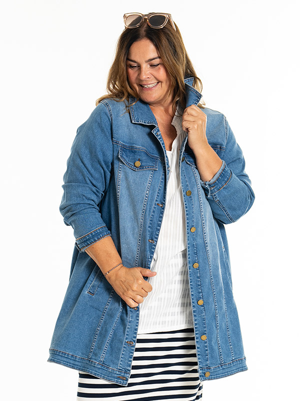 AMELA - Plus Size Jakke fra Gozzip