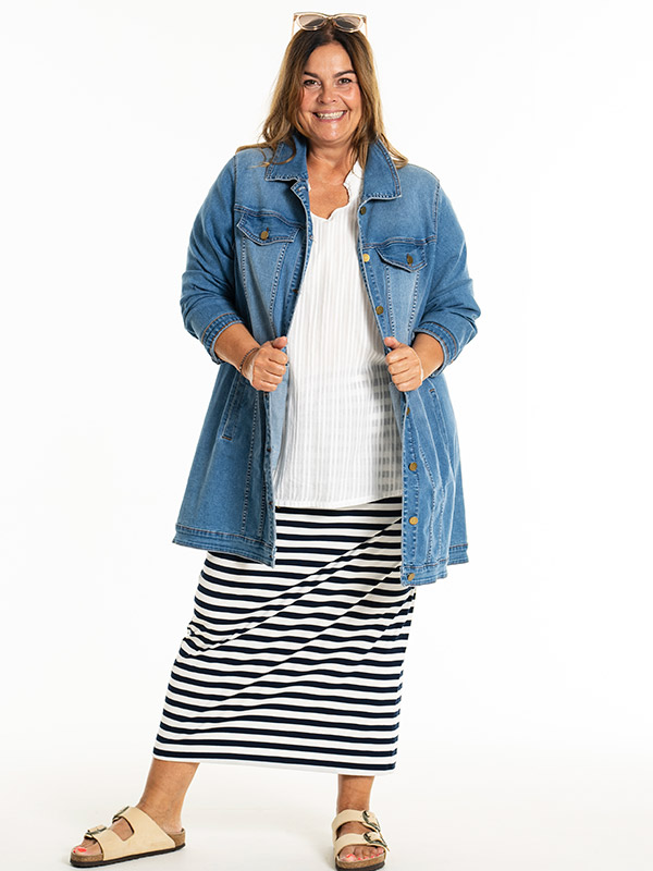 AMELA - Plus Size Jakke fra Gozzip