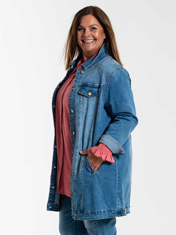 AMELA - Plus Size Jakke fra Gozzip