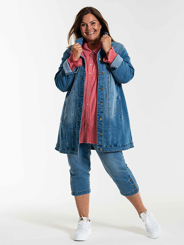 AMELA - Plus Size Jakke fra Gozzip