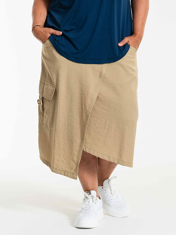 ANNSOFIE - Plus Size Skjørt fra Gozzip