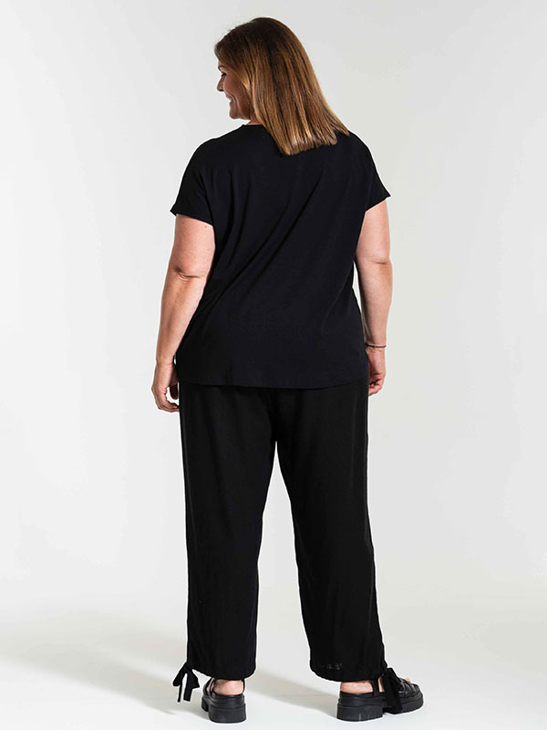 BETINA - Plus Size Bluse fra Gozzip
