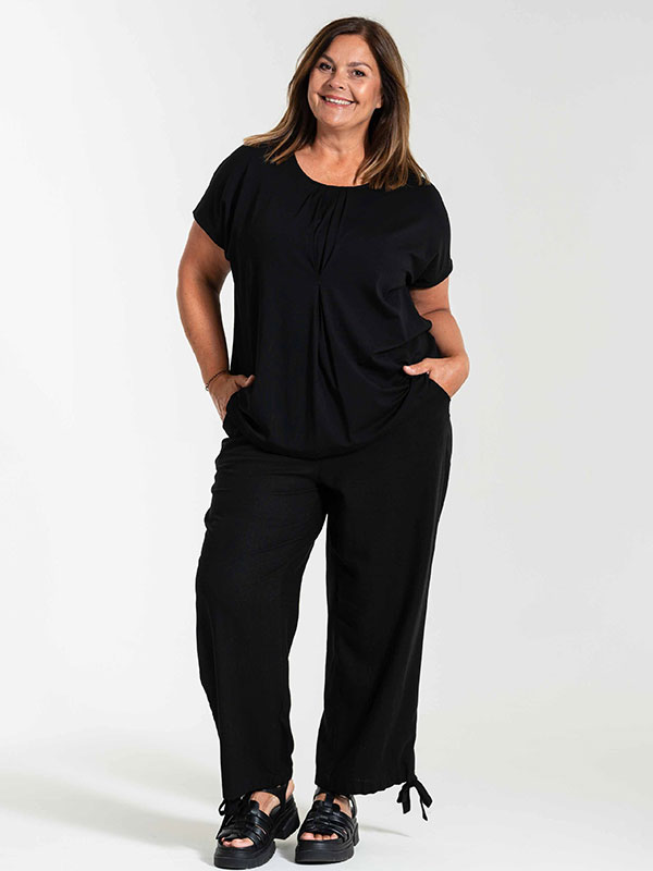BETINA - Plus Size Bluse fra Gozzip