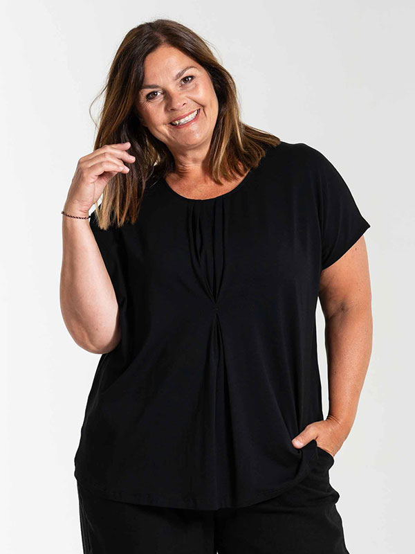 BETINA - Plus Size Bluse fra Gozzip