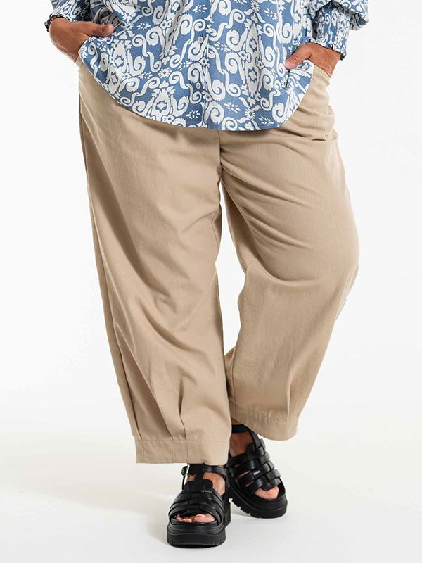 BESSIE - Plus Size Bukser fra Gozzip