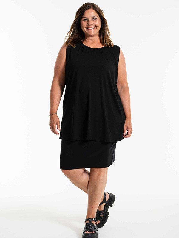 BEATA - Plus Size Topp fra Gozzip