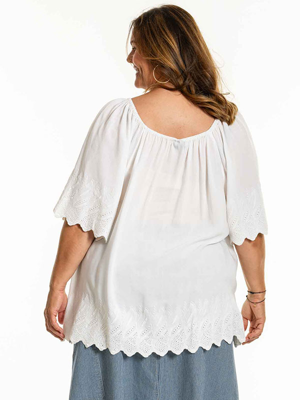 DITTEN - Plus Size Bluse fra Gozzip