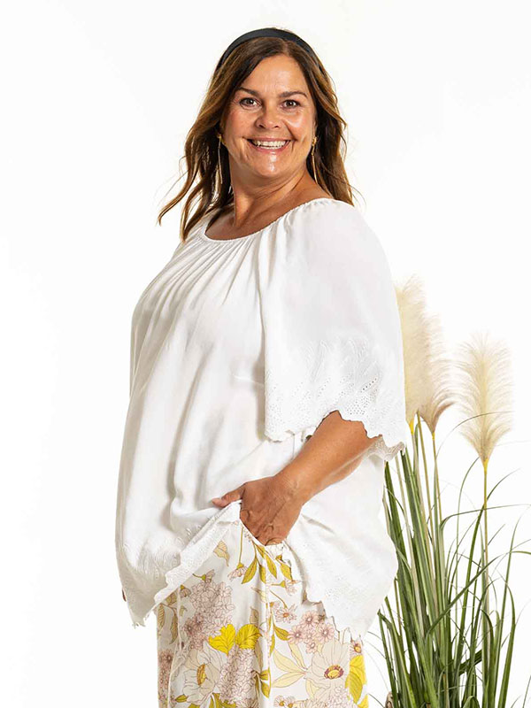 DITTEN - Plus Size Bluse fra Gozzip