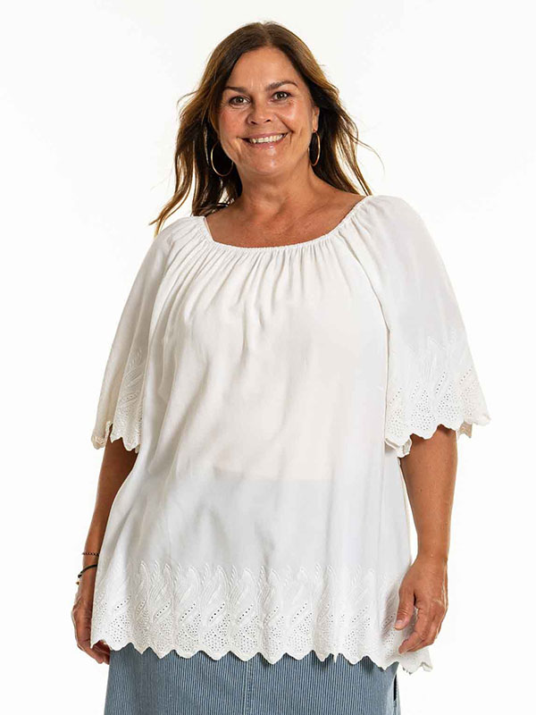 DITTEN - Plus Size Bluse fra Gozzip