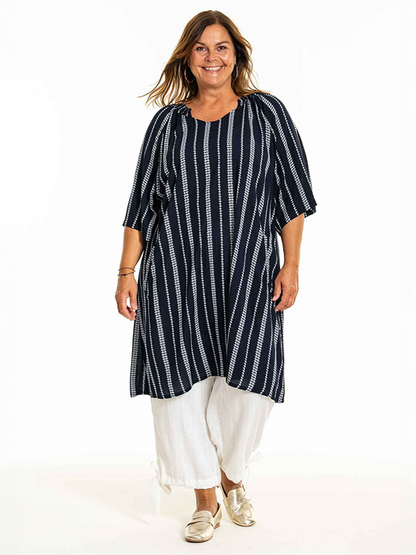 DINNE - Plus Size Tunika fra Gozzip