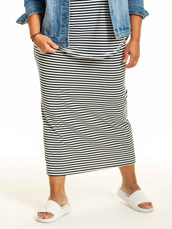 PENNIE - Plus Size Skjørt fra Gozzip