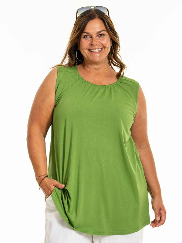 BEATA - Plus Size Bluse fra Gozzip