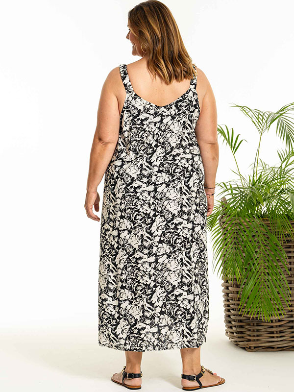 DIRTSA - Plus Size Kjole fra Gozzip