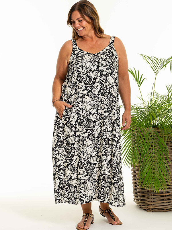 DIRTSA - Plus Size Kjole fra Gozzip