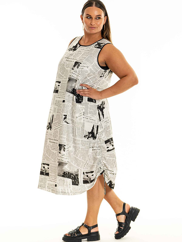 GELLIDA - Plus Size Kjole fra Gozzip Black