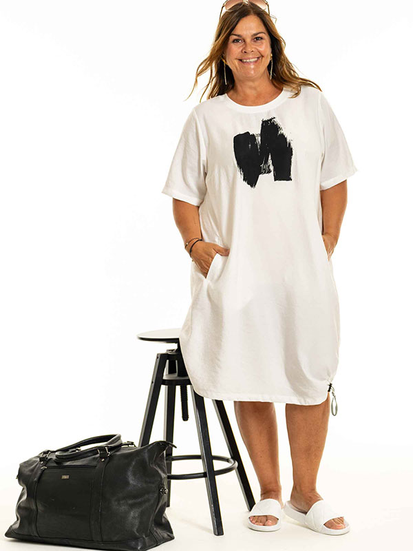 EDLA - Plus Size Kjole fra Gozzip Black