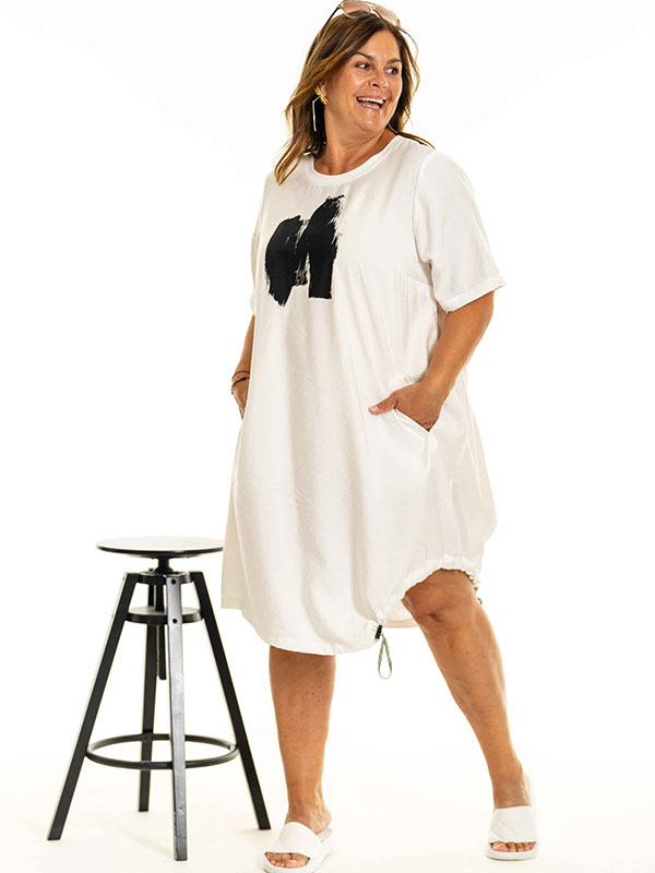 EDLA - Plus Size Kjole fra Gozzip Black