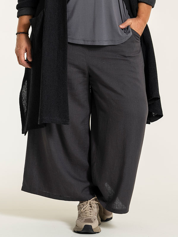 FELICIA - Plus Size Bukser fra Gozzip
