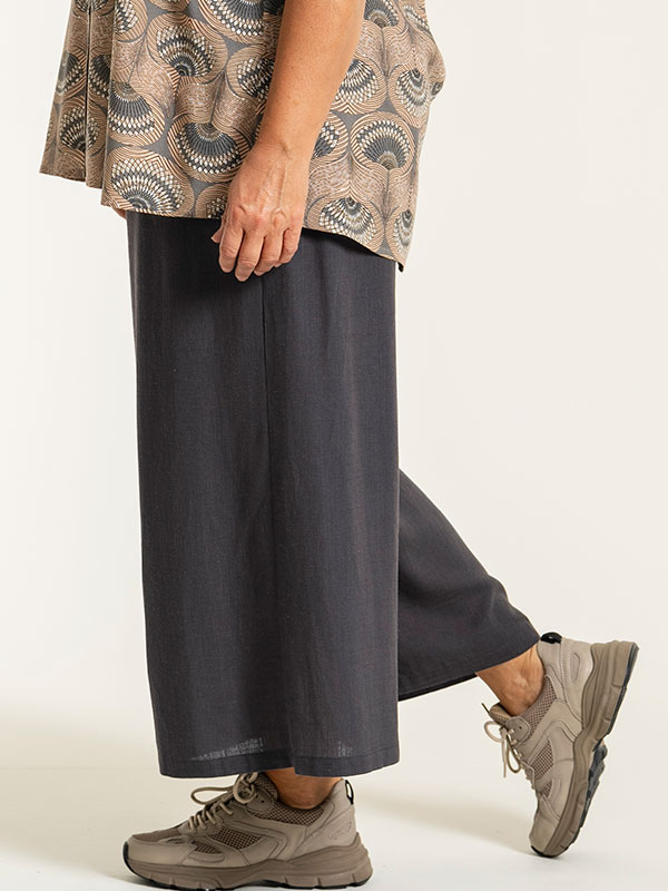 FELICIA - Plus Size Bukser fra Gozzip