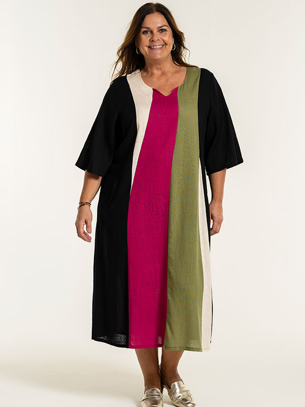 FLORA - Plus Size Kjole fra Gozzip