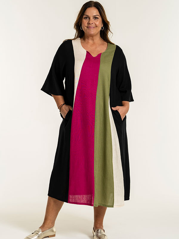 FLORA - Plus Size Kjole fra Gozzip
