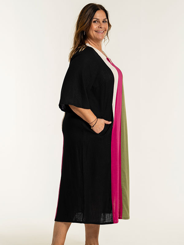 FLORA - Plus Size Kjole fra Gozzip