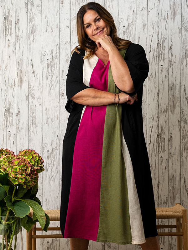 FLORA - Plus Size Kjole fra Gozzip