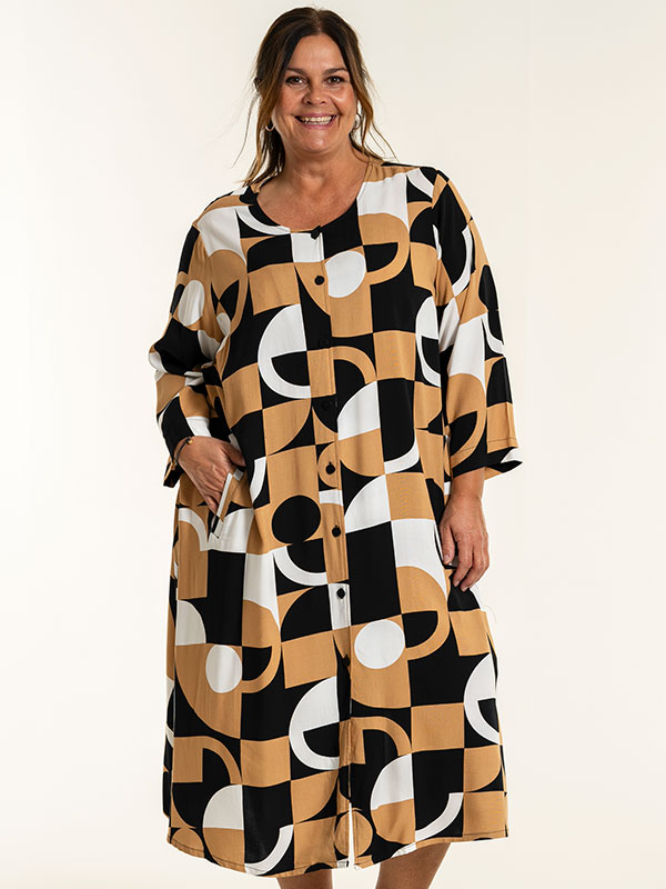 LINETTE - Plus Size Kjole fra Gozzip