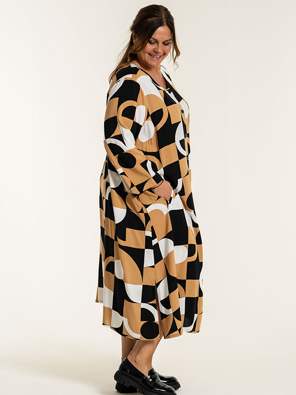 LINETTE - Plus Size Kjole fra Gozzip