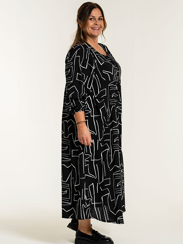 BETINE - Plus Size Kjole fra Gozzip