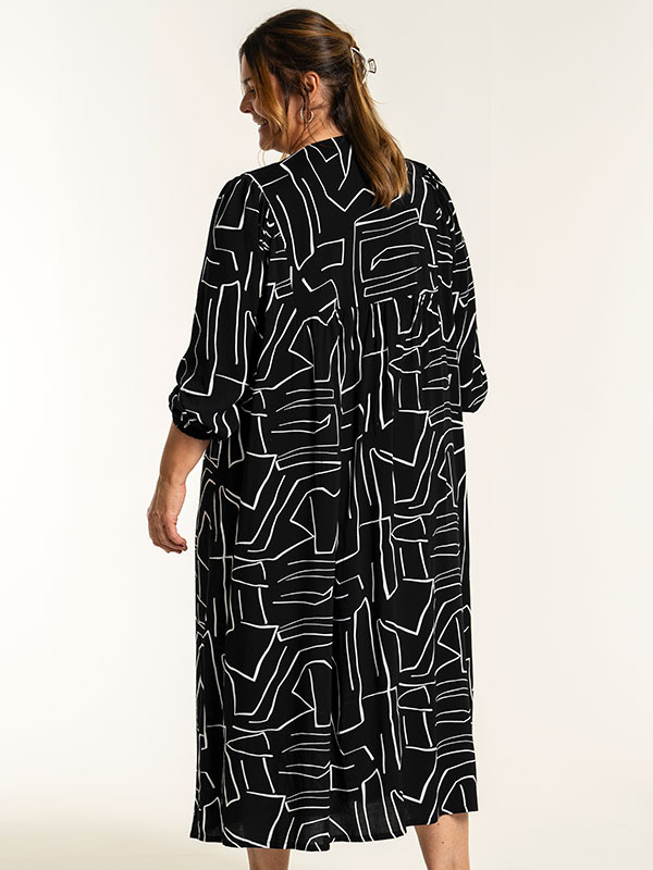 BETINE - Plus Size Kjole fra Gozzip