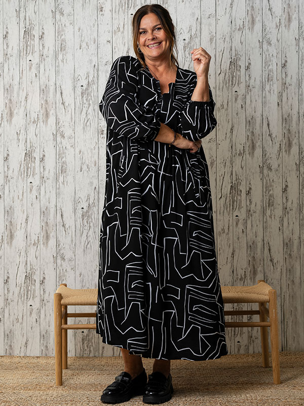 BETINE - Plus Size Kjole fra Gozzip