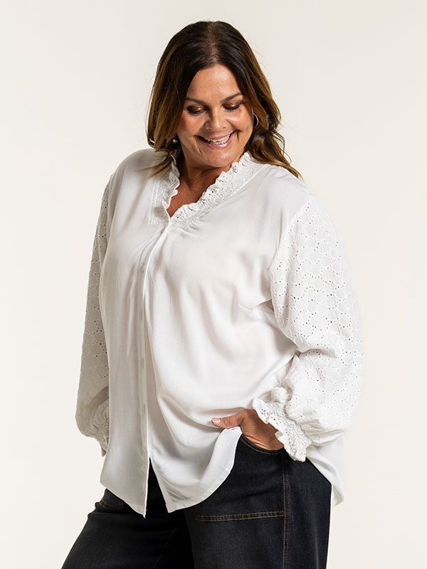 FLO - Plus Size Skjorte fra Gozzip