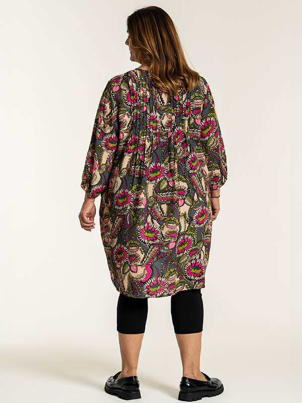 JOHANNE - Plus Size Tunika fra Gozzip