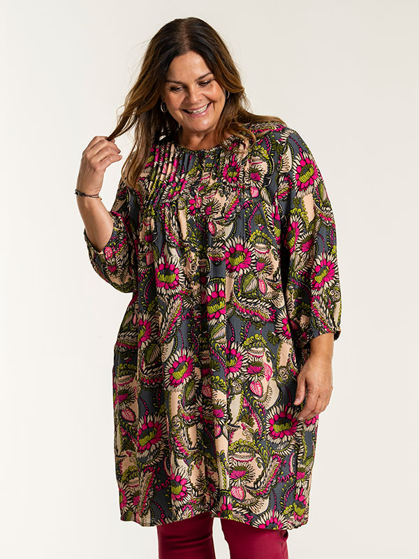 JOHANNE - Plus Size Tunika fra Gozzip