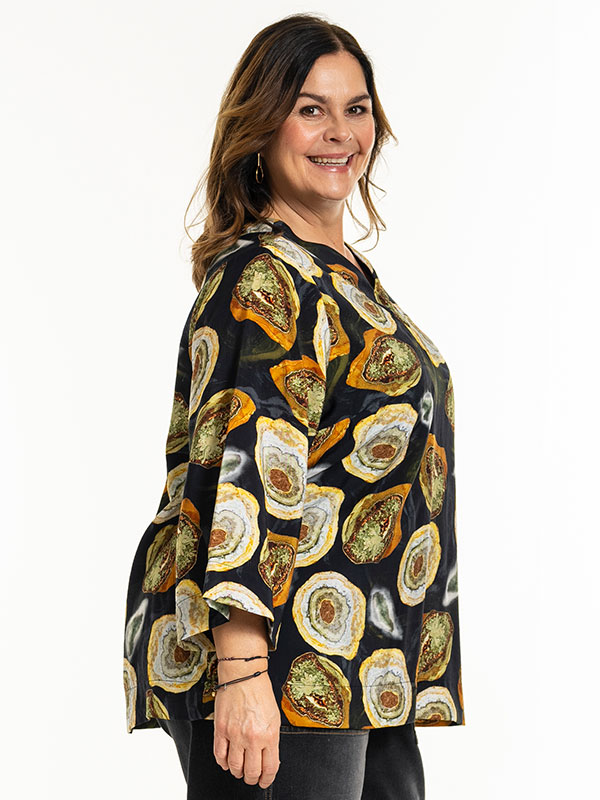 SVANHILDR - Plus Size Bluse fra Gozzip