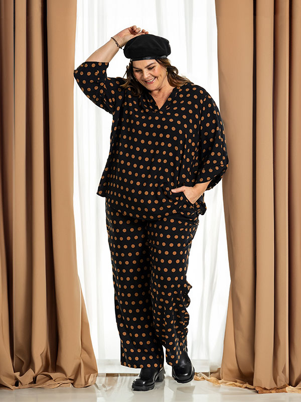 BILLIE - Plus Size Bluse fra Gozzip