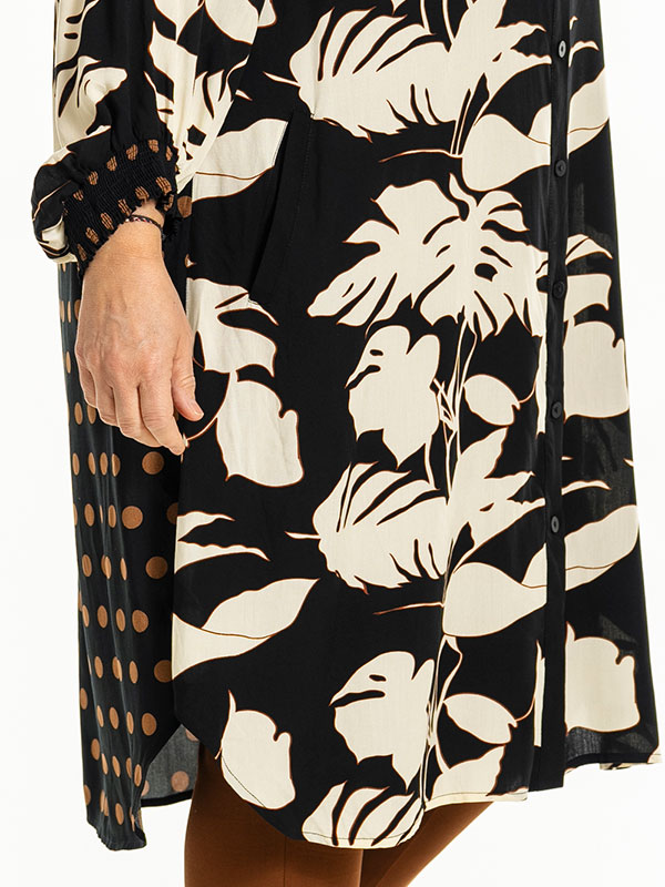 GILA - Plus Size Kjole fra Gozzip