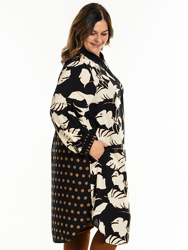 GILA - Plus Size Kjole fra Gozzip