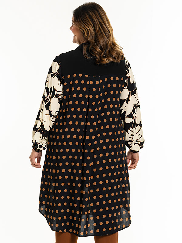 GILA - Plus Size Kjole fra Gozzip