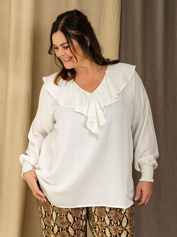 GYTHA - Plus Size Bluse fra Gozzip